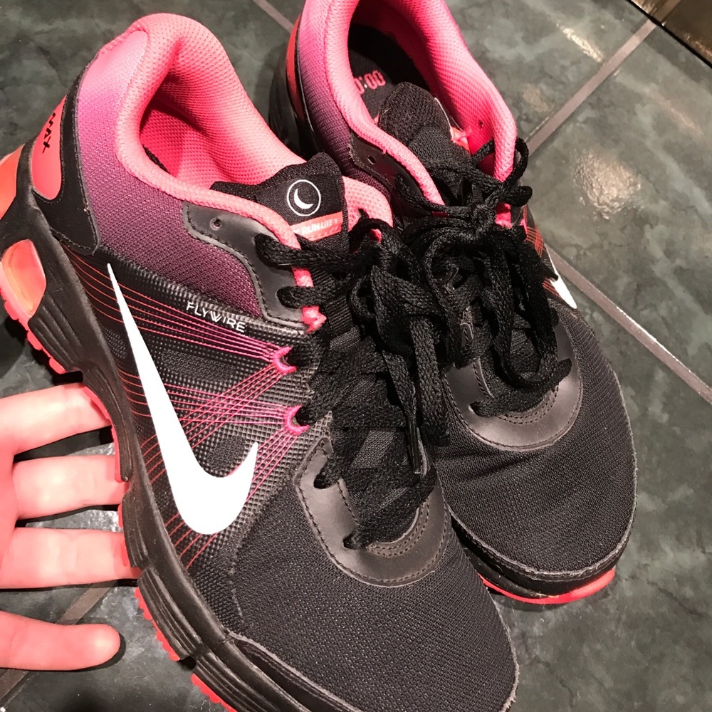 Nike Air Max Flywire -Women's Size 8.5 -Pink/Black