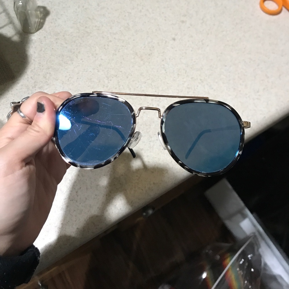 Tortoise Shell Aviators - Picture 6 of 6