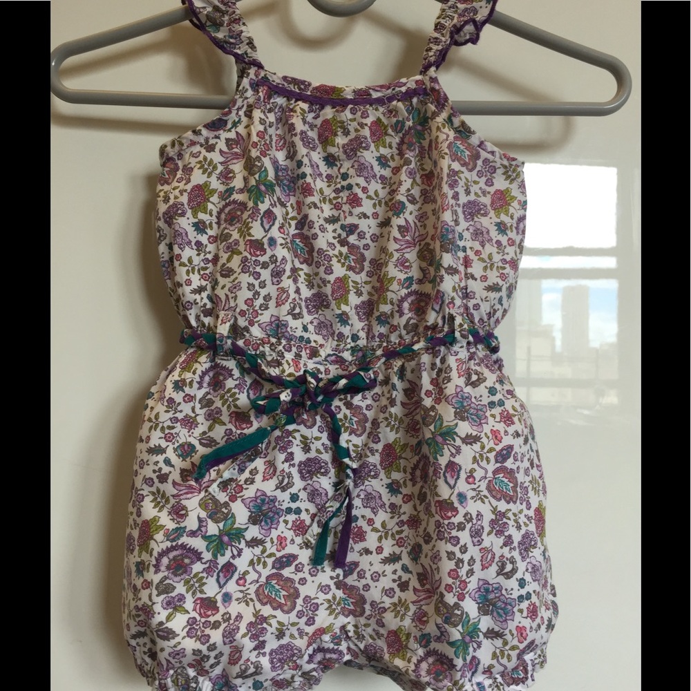 Adorable baby romper from France - Size 9 months