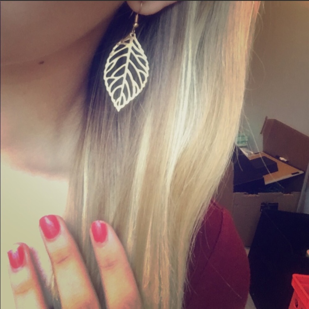 Dainty Gold Leaf Earrings