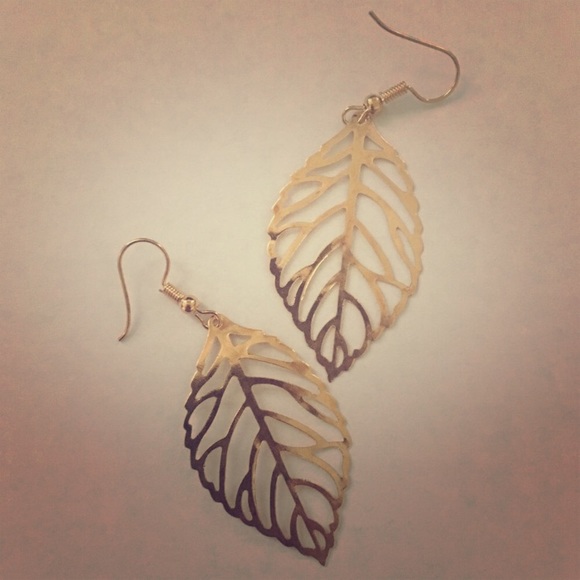 Dainty Gold Leaf Earrings - Picture 2 of 2