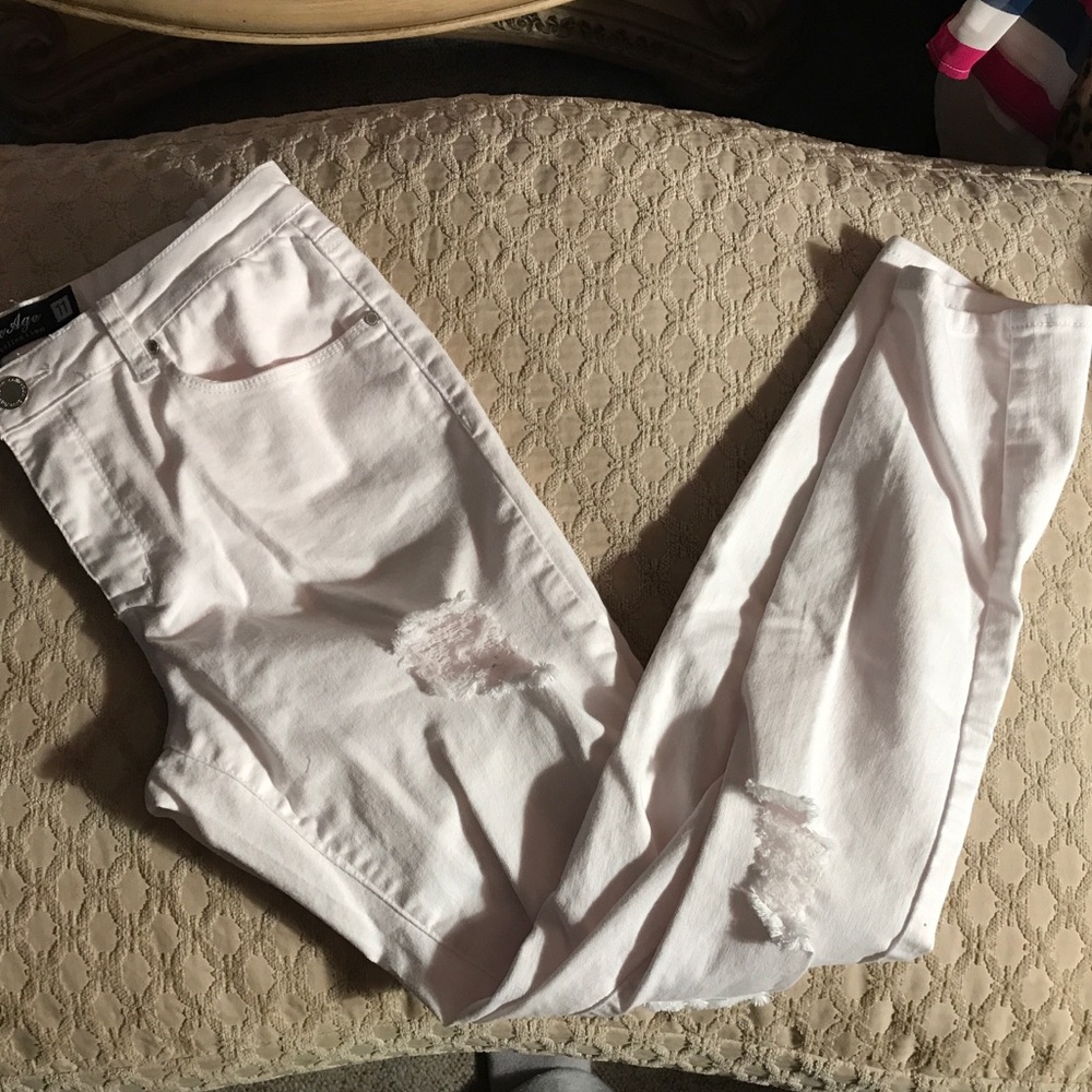 White distressed jeans