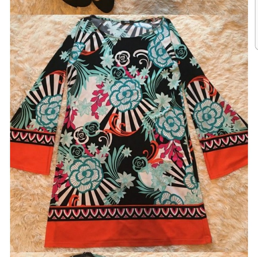 Bundle 2/$26-MSK bell-sleeve dress