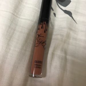 KYLE LIKE GLOSS