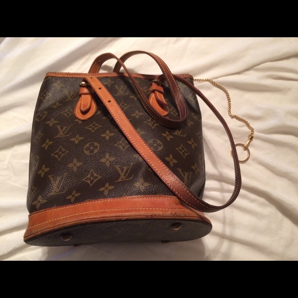 💯%  Authentic LV mini bucket bag
