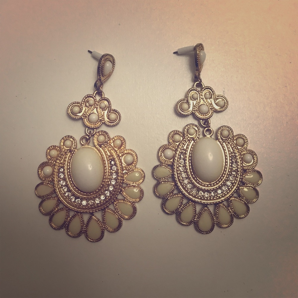 Beautiful creme and gold earrings