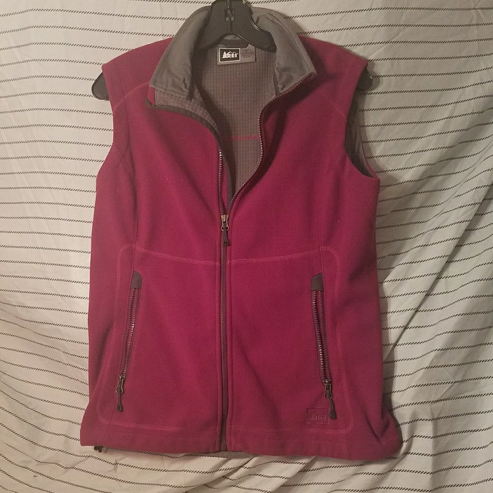 Magenta REO fleece vest