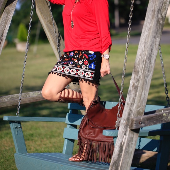 Embroidered mini skirt with pom poms - Picture 3 of 3