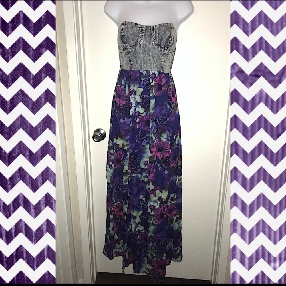 MOVING SALE!✨🙌🏼 Strapless Floral Maxi
