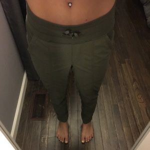 HUNTER GREEN LULULEMON
