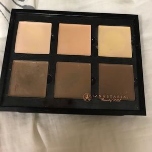 ABH LIGHT CREAM CONTOUR KIT