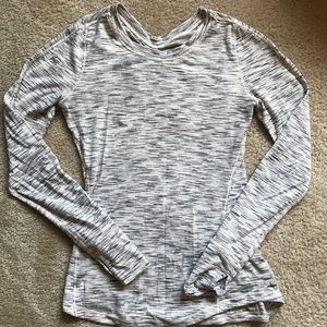 LULU LEMON LONG SLEEVE T size 6