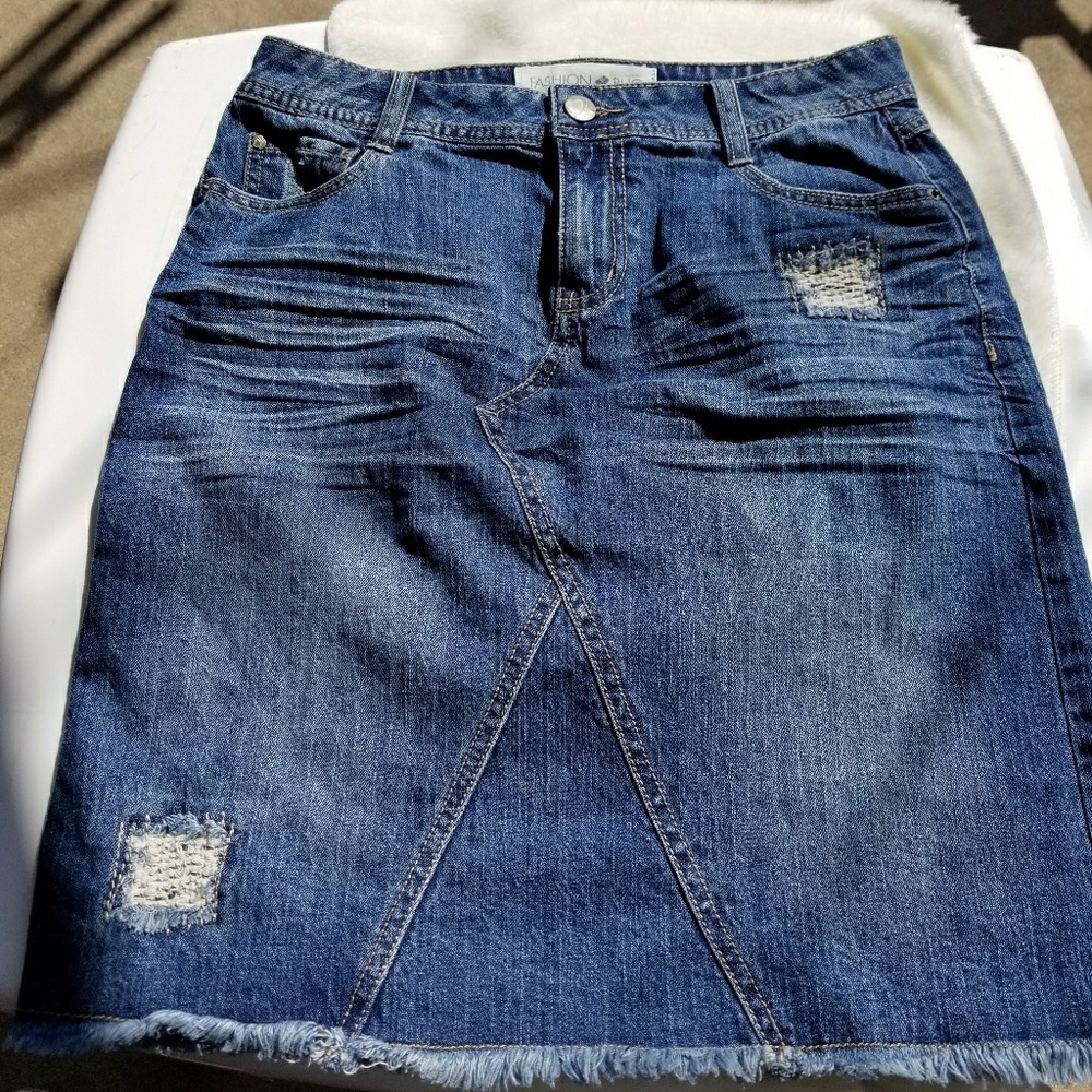 Fashion Bug Size 4 Midi Skirt Like New