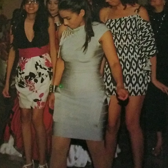 Banded  Dress - Picture 3 of 6