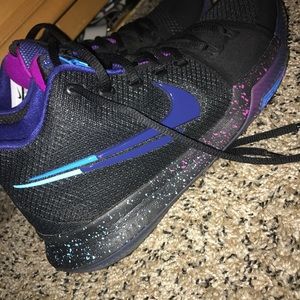 Kyrie 3 "flip the switch" (with box)