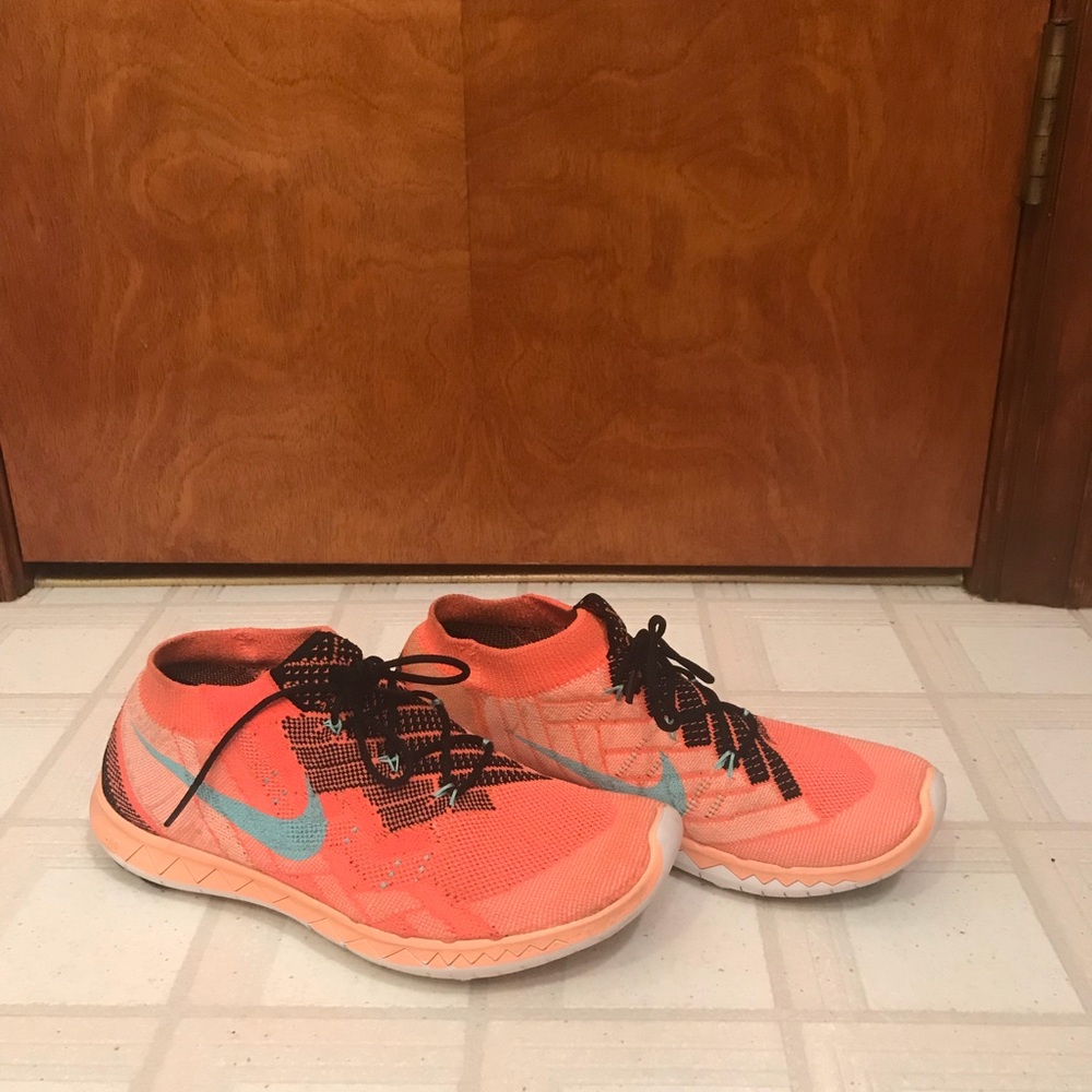 Nike Women’s sneakers size 8.5 !