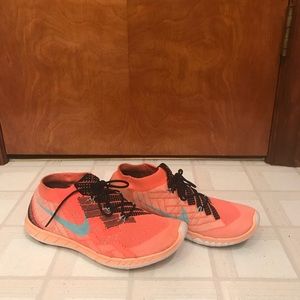 Nike Women’s sneakers size 8.5 !