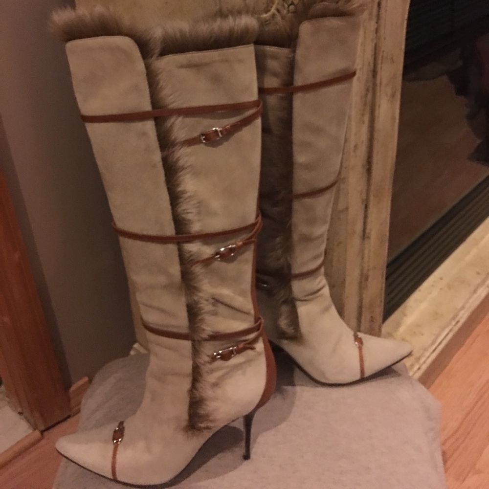 Beige suede boots camel leather, fur  trim buckles
