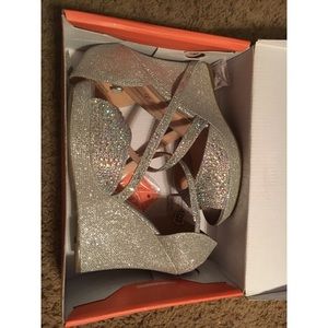 SPARKLY WEDGE HEELS!!