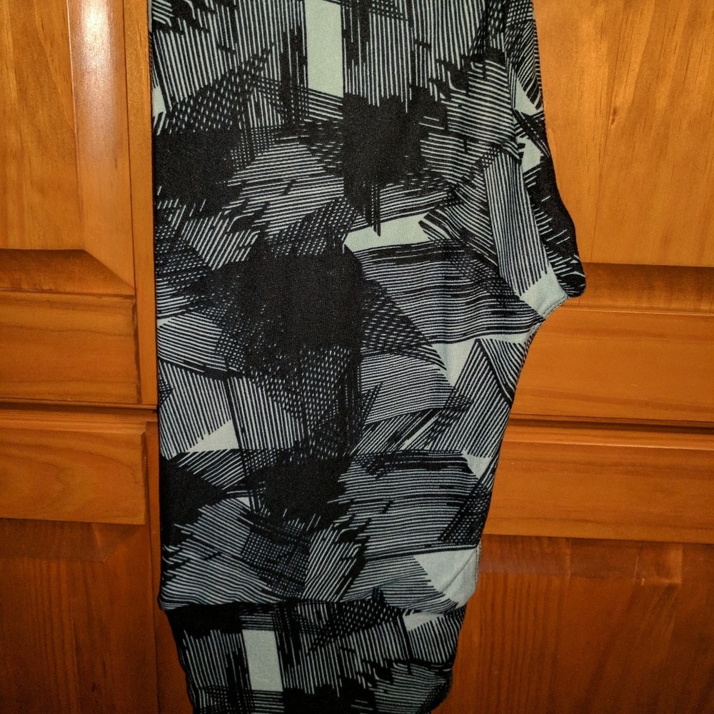 GORGEOUS! NWOT OS LuLaRoe Leggings!