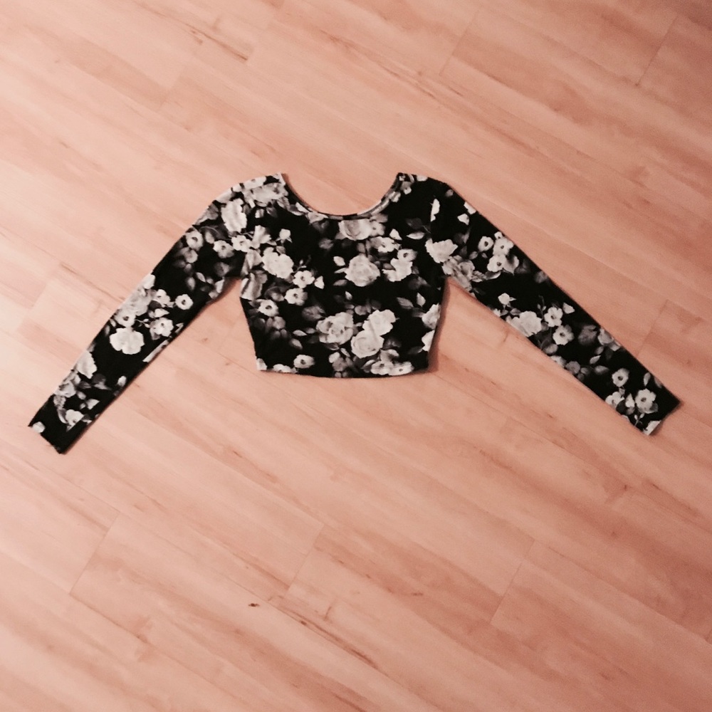 Forever 21 long sleeve black and white crop top