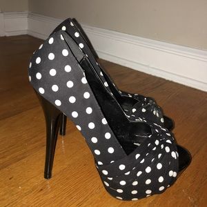 Shi by Journey's size 7 platform open toe pump!