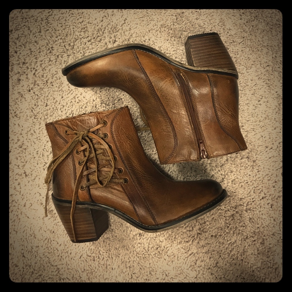 DIBA DISTRESSED BOOTIES (BN w/o box) SIZE 7.5