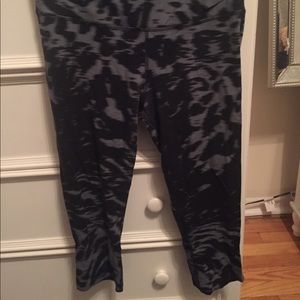Dry fit Nike workout crop leggings!
