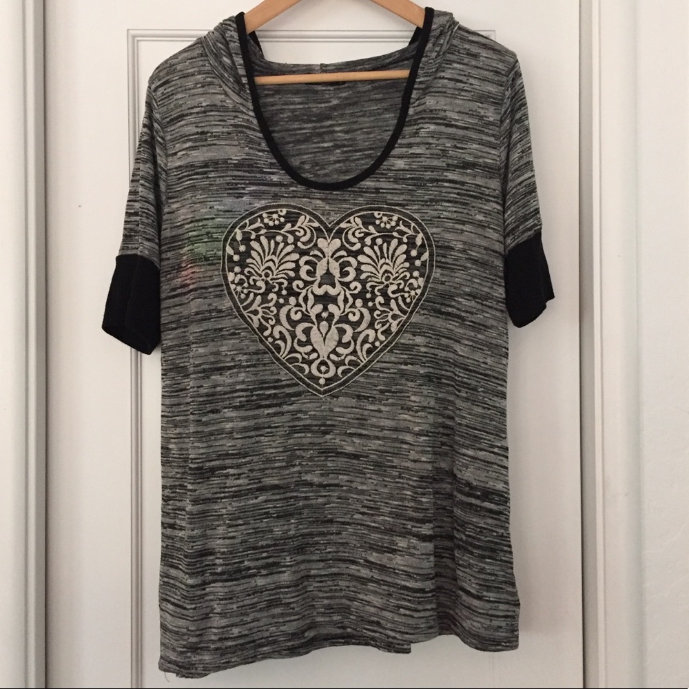 Hooded short sleeve embroidered top