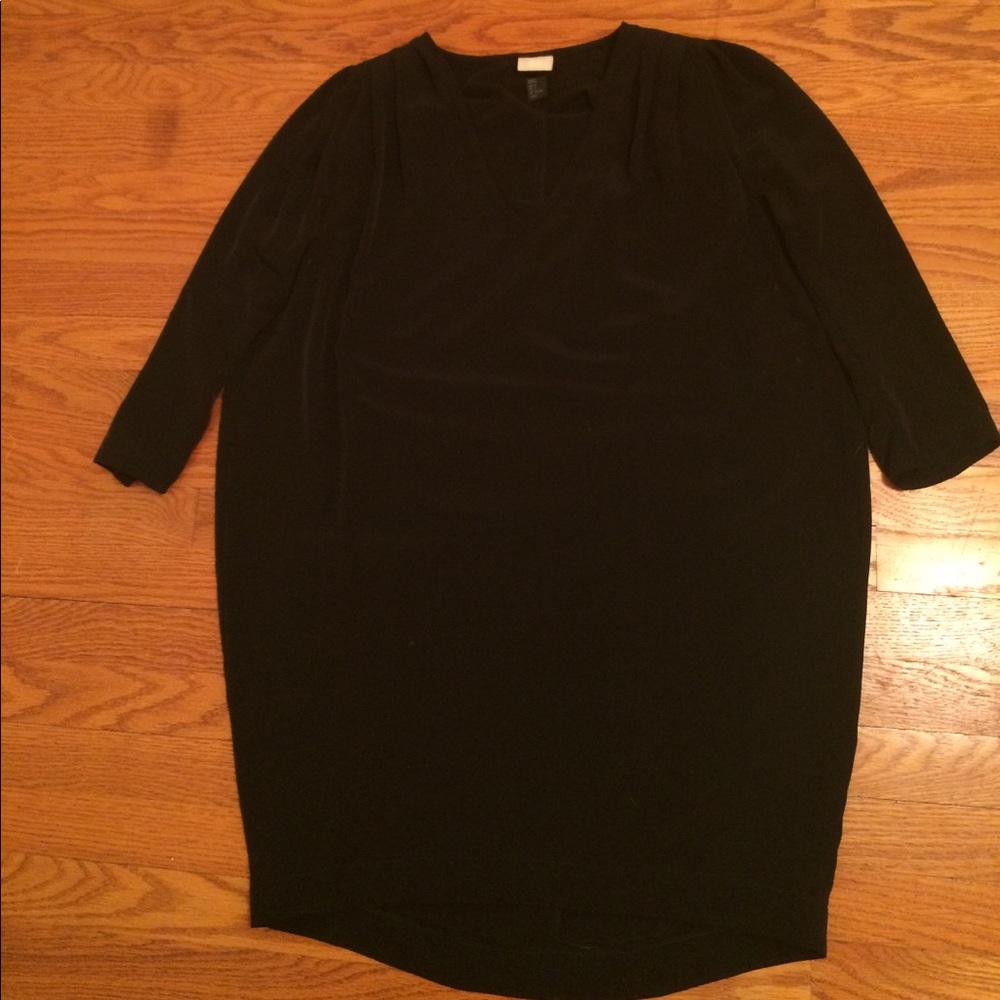 A black loose dress