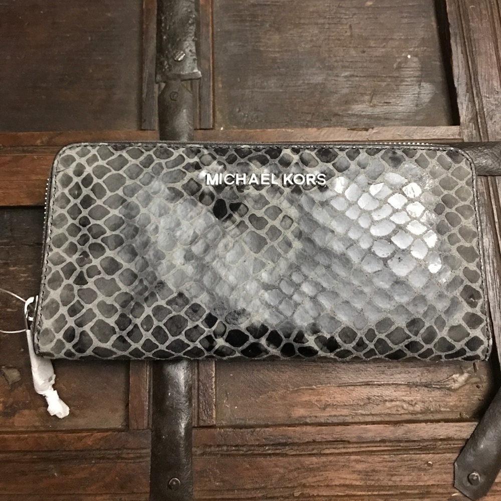 NEW! Michael Kors Wallet