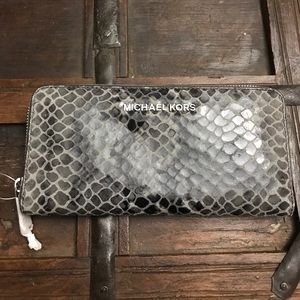 NEW! Michael Kors Wallet