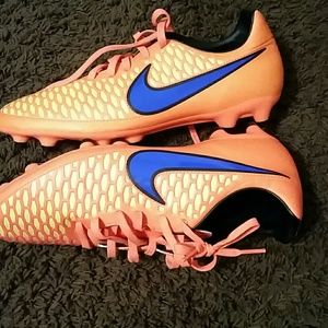 Authentic soccer cleats Magistas Nike size 9 Authentic soccer cleats Magistas Nike size 9