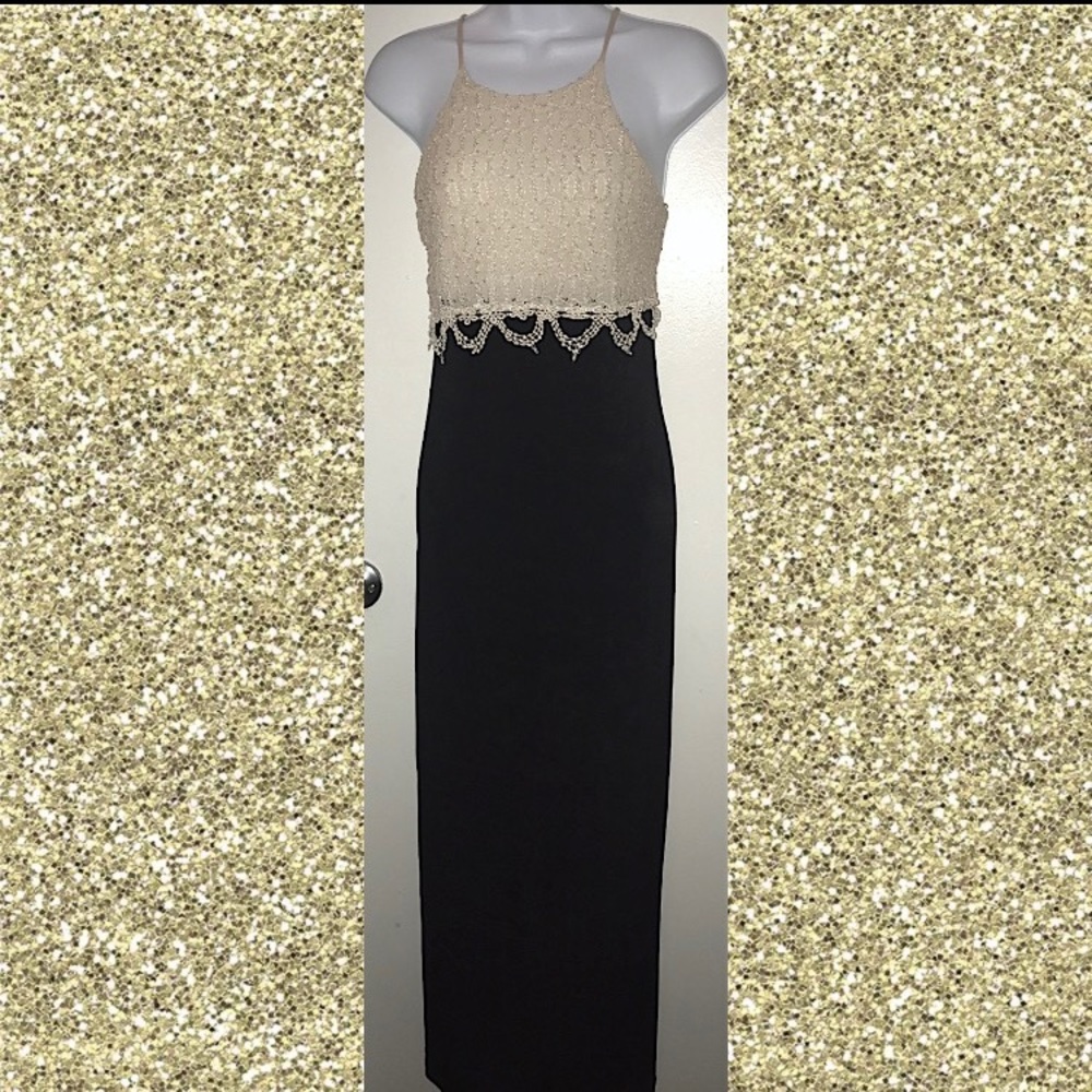 MOVING SALE!✨🙌🏼 Elegant Maxi dress