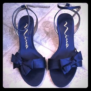 Strappy navy Nina heels ๐ with bow! Strappy navy Nina heels ๐ with bow!