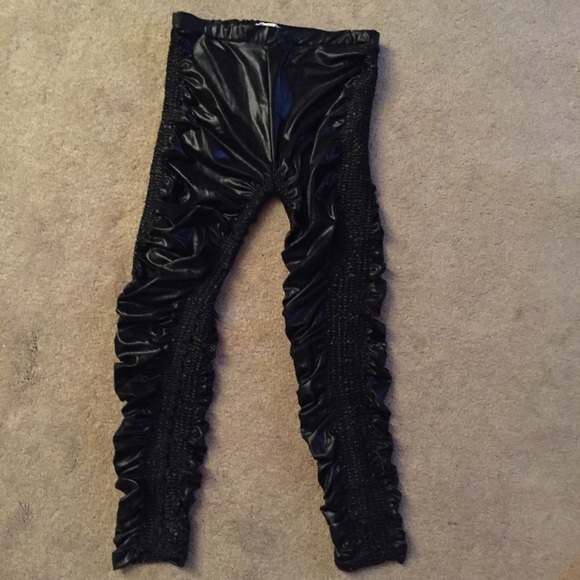 ⭐️Cool black tight pants!⭐️ - Picture 1 of 3