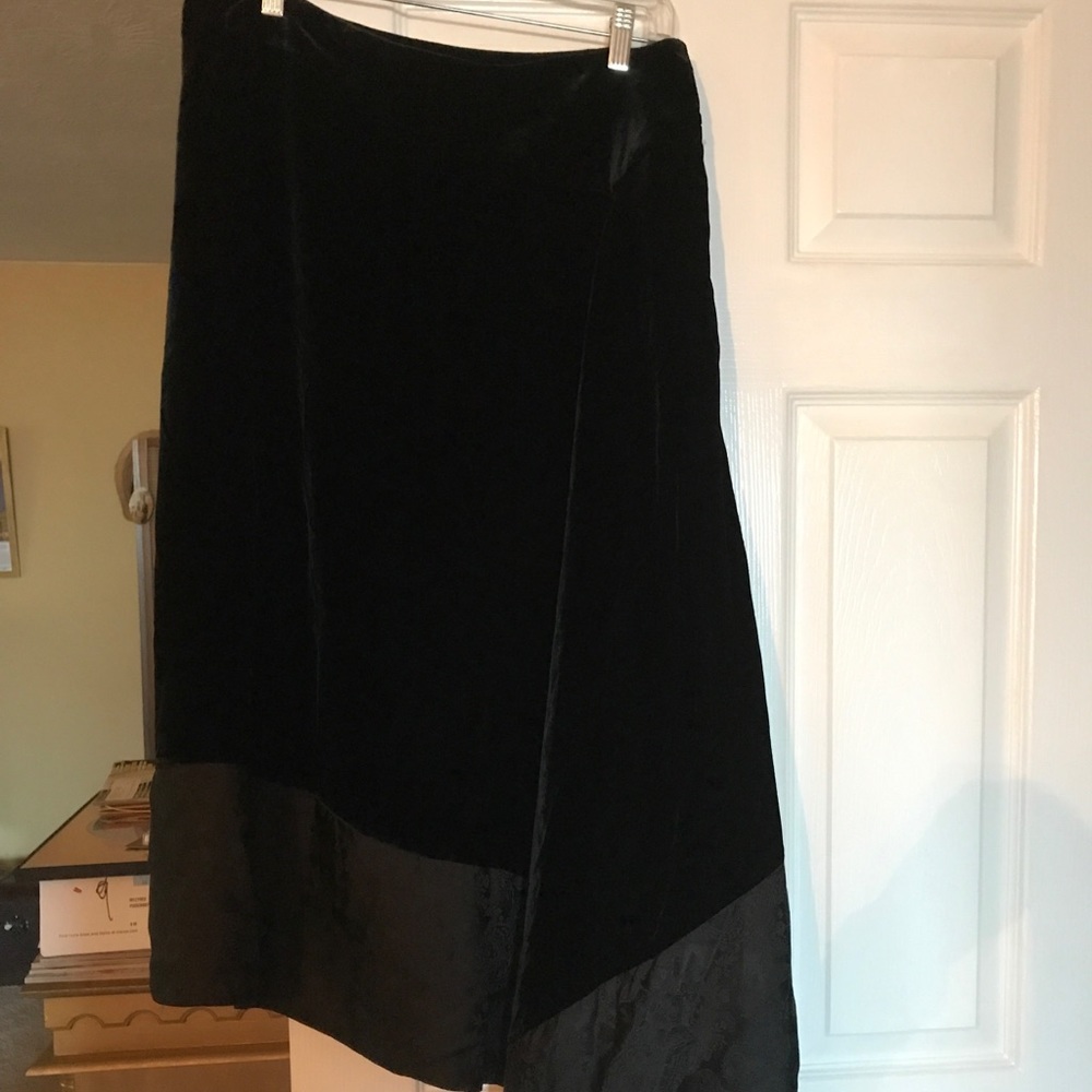 Asymmetrical skirt