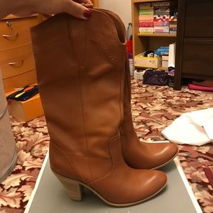 Tan real leather cowboy boots with heels Tan real leather cowboy boots with heels