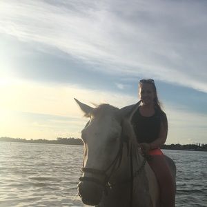 Meet your Posher, Laura