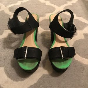 Womens 7.5 retro style Michael Antonio sandals