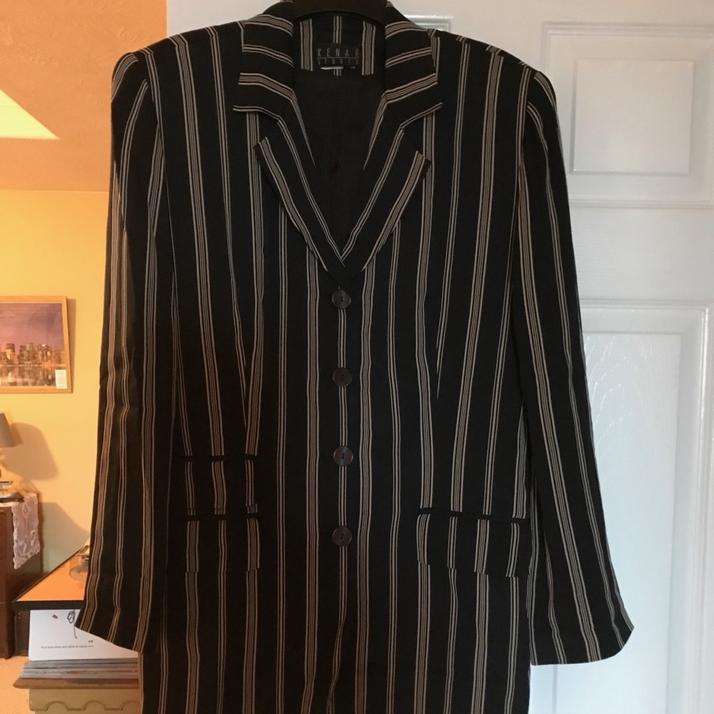 Casual or dressy blazer.