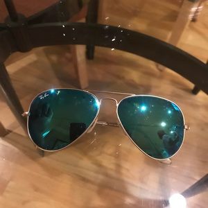 Blue reflector Ray Ban aviators