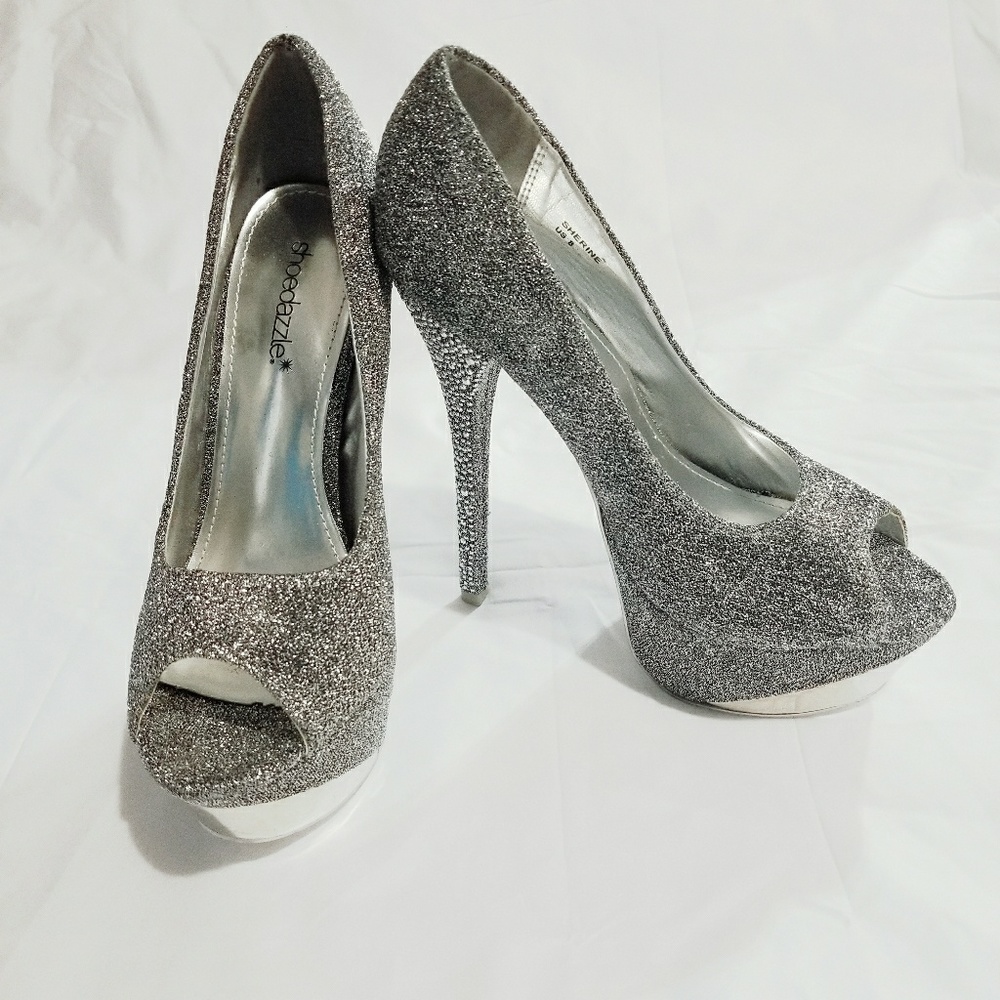 ShoeDazzle size 8 high heels silver