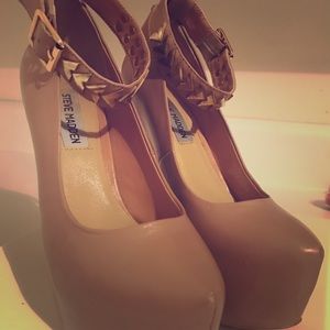 Steve Madden beige stilettos