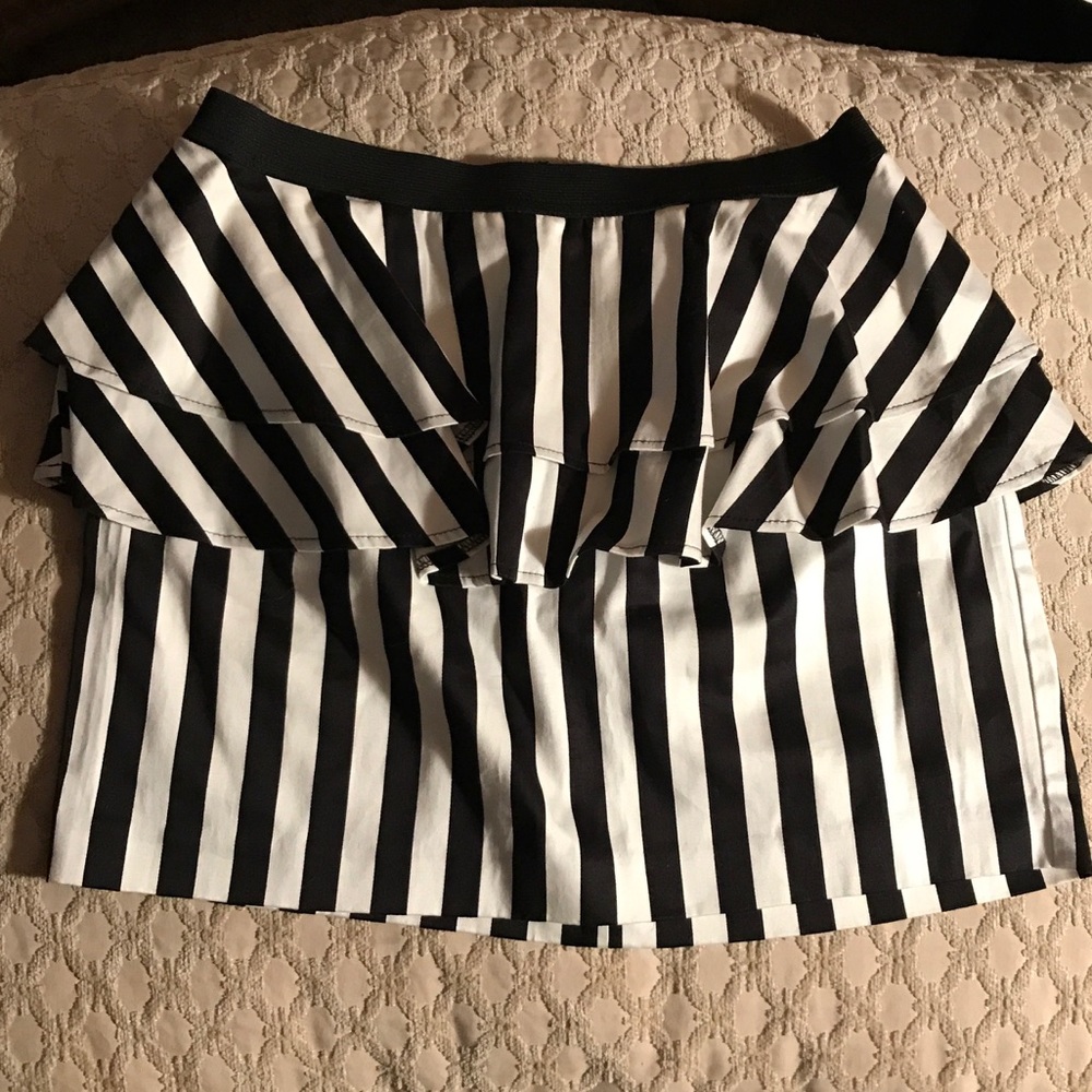 Black and white mini skirt