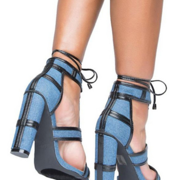 Maura - Picture 4 of 4