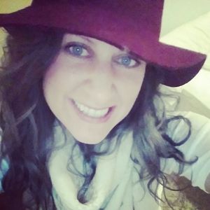 Meet your Posher, Leah