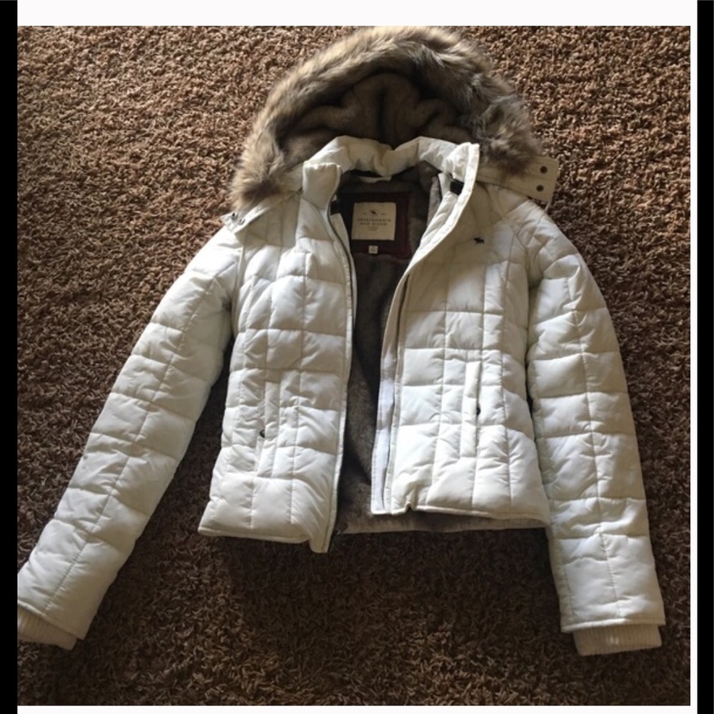 Worn  once !Beautiful white puffer jacket