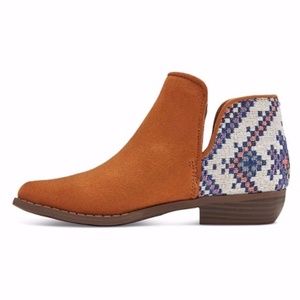 Cat and Jack Embroidered Booties