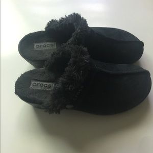 Crocs Suede and Faux fur cobbler clogs Size 8 Crocs Suede and Faux fur cobbler clogs Size 8